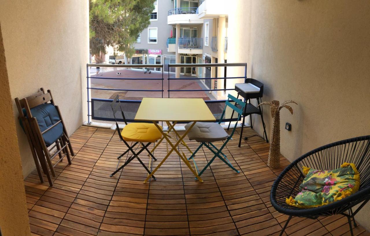 Charmant F2 à Port-Fréjus 2/4 personnes Extérieur photo