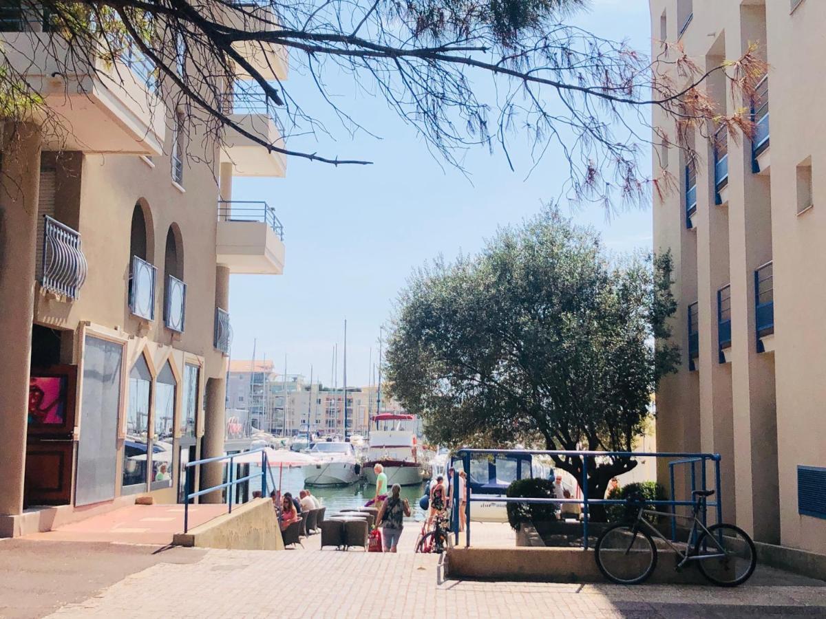 Charmant F2 à Port-Fréjus 2/4 personnes Extérieur photo