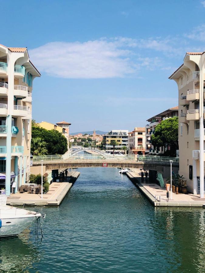 Charmant F2 à Port-Fréjus 2/4 personnes Extérieur photo