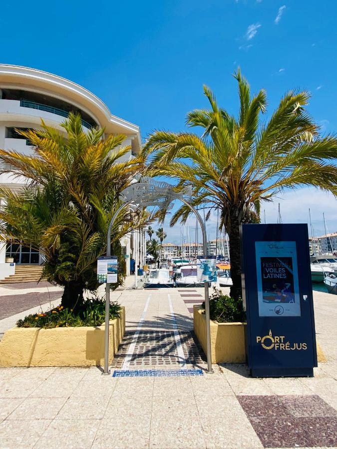 Charmant F2 à Port-Fréjus 2/4 personnes Extérieur photo