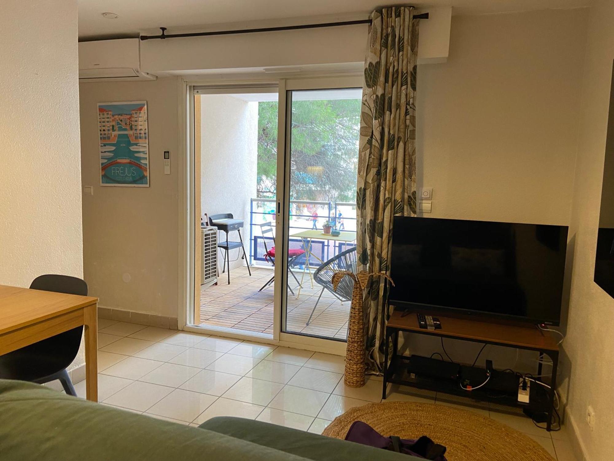 Charmant F2 à Port-Fréjus 2/4 personnes Extérieur photo
