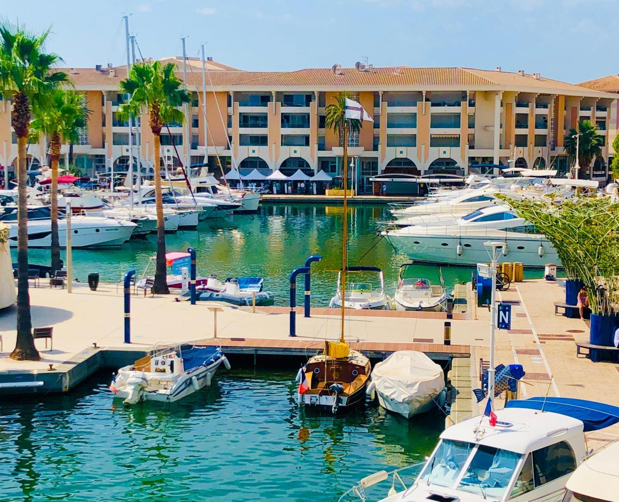 Charmant F2 à Port-Fréjus 2/4 personnes Extérieur photo